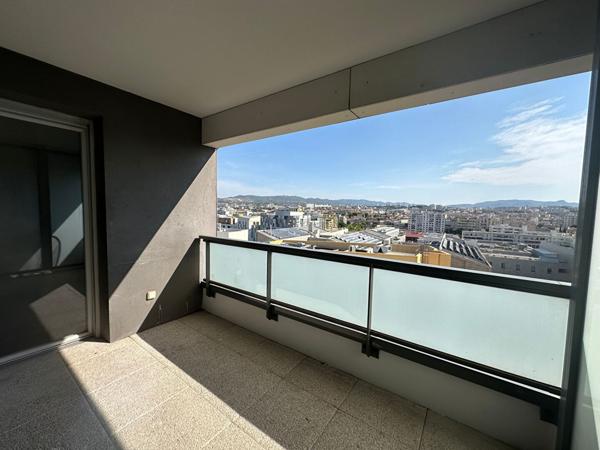 A VENDRE 13002 MARSEILLE IMMEUBLE NEOCIEL APPARTEMENT T3 DE 60M² AVEC TERRASSE ET GARAGE
