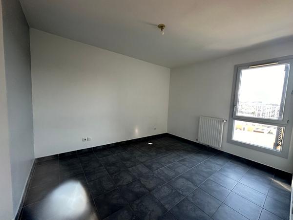A VENDRE 13002 MARSEILLE IMMEUBLE NEOCIEL APPARTEMENT T3 DE 60M² AVEC TERRASSE ET GARAGE