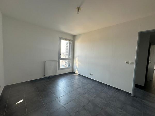 A VENDRE 13002 MARSEILLE IMMEUBLE NEOCIEL APPARTEMENT T3 DE 60M² AVEC TERRASSE ET GARAGE