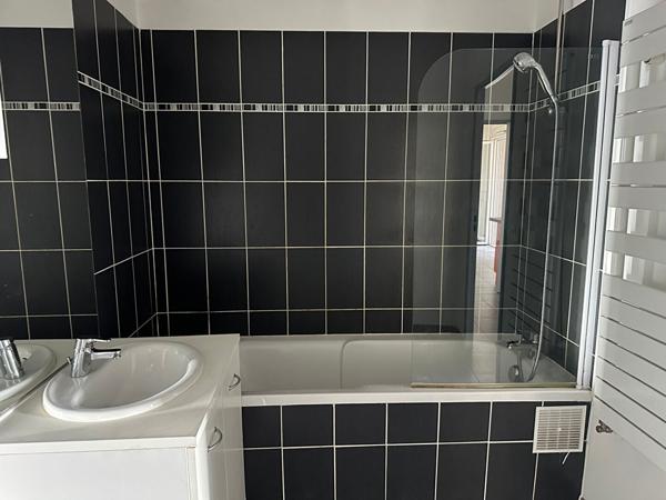 A VENDRE 13002 MARSEILLE IMMEUBLE NEOCIEL APPARTEMENT T3 DE 60M² AVEC TERRASSE ET GARAGE