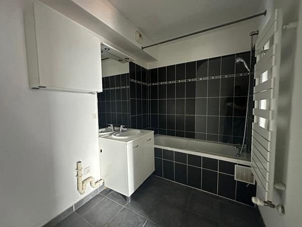 A VENDRE 13002 MARSEILLE IMMEUBLE NEOCIEL APPARTEMENT T3 DE 60M² AVEC TERRASSE ET GARAGE