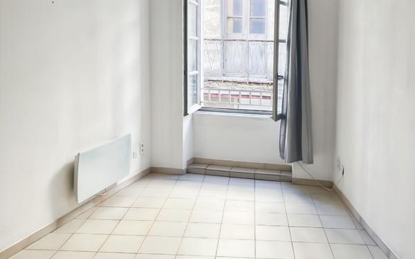 Immeuble à vendre    10 pièces •  Pont-Saint-Esprit