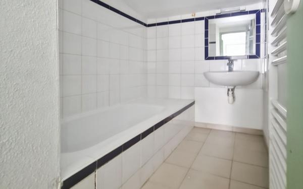 Immeuble à vendre    10 pièces •  Pont-Saint-Esprit