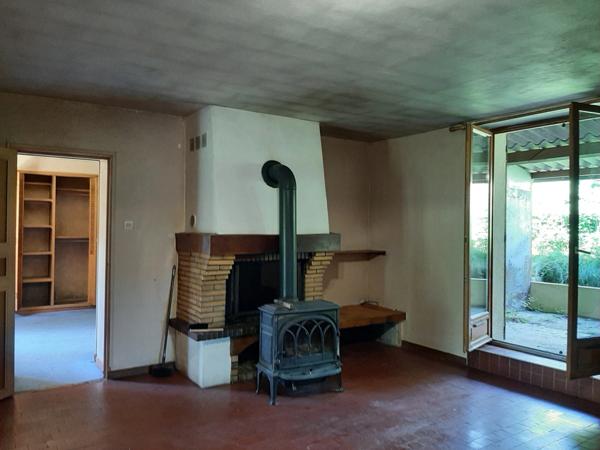 MAISON INDIVIDUELLE DANS UN ÉCRIN DE VERDURE