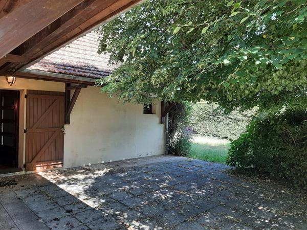 MAISON INDIVIDUELLE DANS UN ÉCRIN DE VERDURE