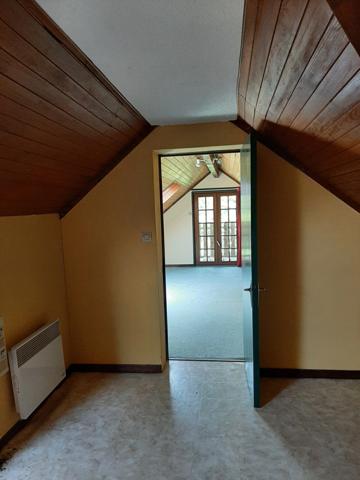 MAISON INDIVIDUELLE DANS UN ÉCRIN DE VERDURE