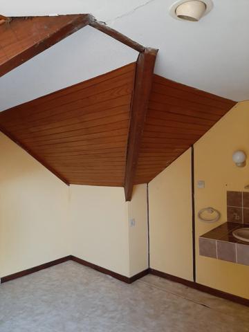 MAISON INDIVIDUELLE DANS UN ÉCRIN DE VERDURE