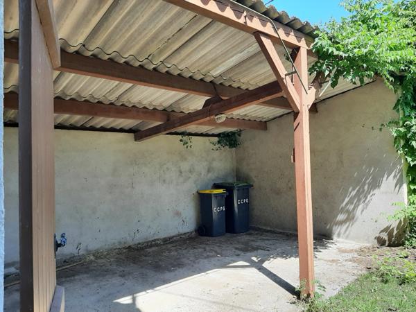 MAISON INDIVIDUELLE DANS UN ÉCRIN DE VERDURE