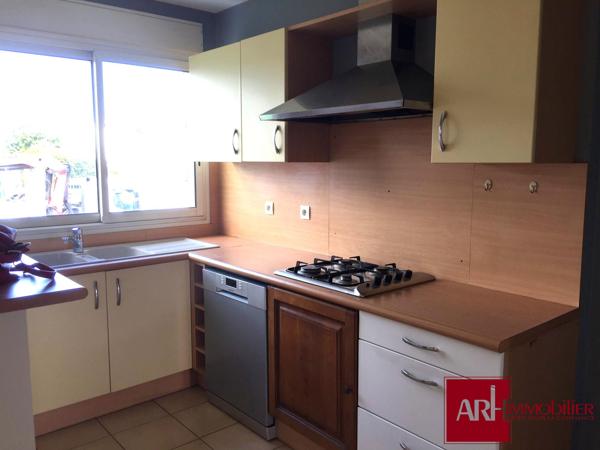A vendre - Immeuble professionnel avec logement F4 indépendant – 230 m² – Parking – Zone d’activité