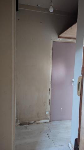 LE BOURGET Appartement  T2, 27m2, 1 chambre, 1 cuisine, 1 salle d'eau, 1 wc  travaux à prévoir