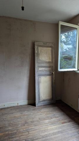 LE BOURGET Appartement  T2, 27m2, 1 chambre, 1 cuisine, 1 salle d'eau, 1 wc  travaux à prévoir