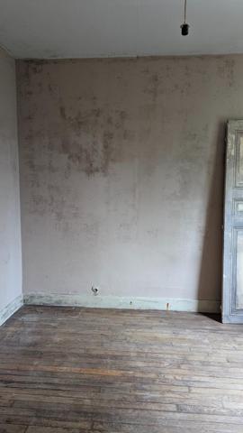 LE BOURGET Appartement  T2, 27m2, 1 chambre, 1 cuisine, 1 salle d'eau, 1 wc  travaux à prévoir