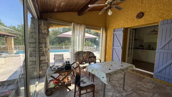 Vente                                                      Maison
                        
                     6 pièces                      218 m2                     à Vidauban