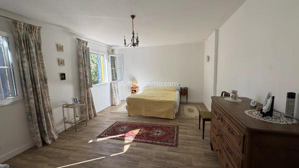 Vente                                                      Maison
                        
                     6 pièces                      218 m2                     à Vidauban