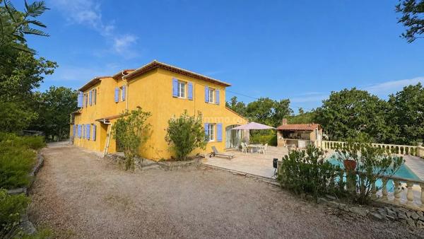 Vente                                                      Maison
                        
                     6 pièces                      218 m2                     à Vidauban
