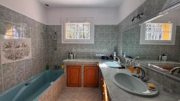 Vente                                                      Maison
                        
                     6 pièces                      218 m2                     à Vidauban
