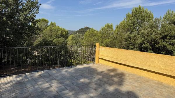 Vente                                                      Maison
                        
                     6 pièces                      218 m2                     à Vidauban