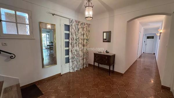 Vente                                                      Maison
                        
                     6 pièces                      218 m2                     à Vidauban