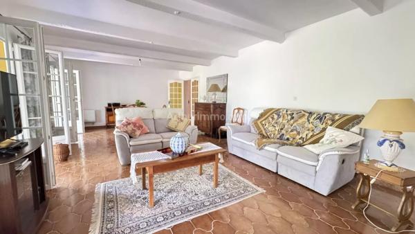 Vente                                                      Maison
                        
                     6 pièces                      218 m2                     à Vidauban
