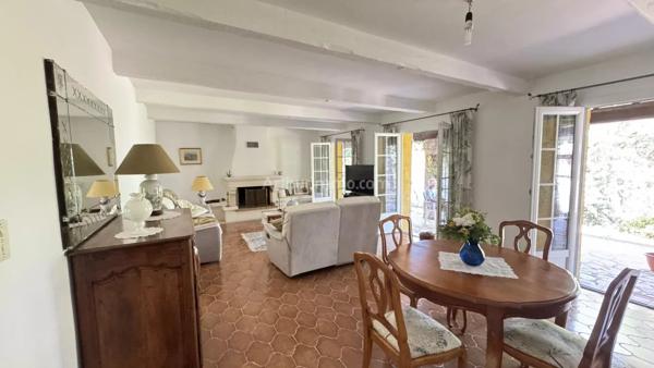 Vente                                                      Maison
                        
                     6 pièces                      218 m2                     à Vidauban