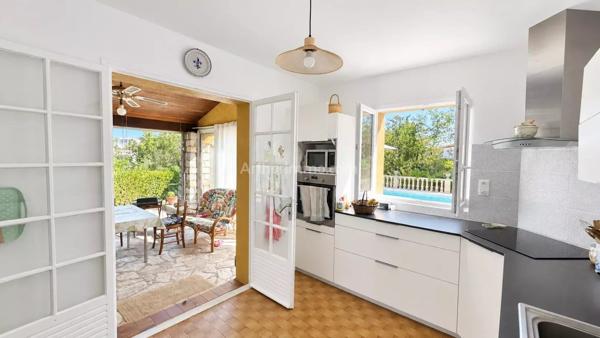 Vente                                                      Maison
                        
                     6 pièces                      218 m2                     à Vidauban