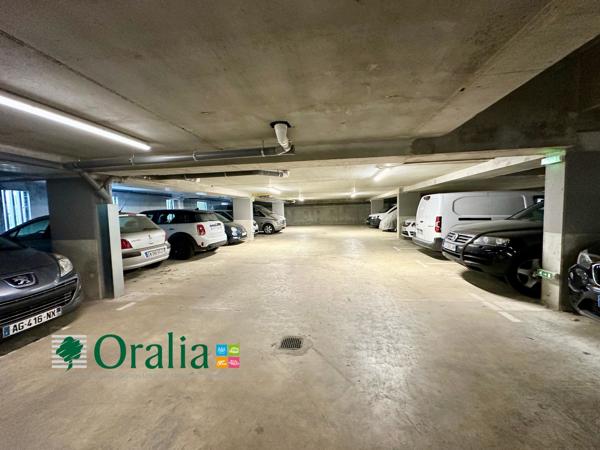 Parking · Location Bordeaux (33800)