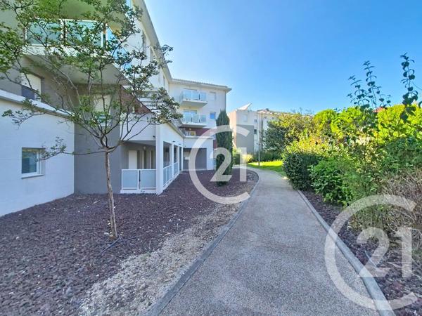 Appartement T2 à vendre  2 pièces - 45,55 m 2   ST MARTIN DE CRAU  - 13