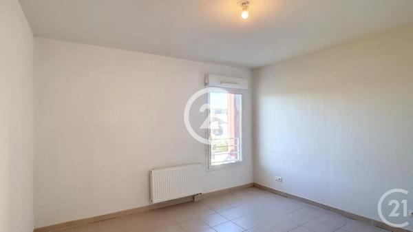 Appartement T2 à vendre  2 pièces - 45,55 m 2   ST MARTIN DE CRAU  - 13