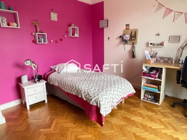 Grande maison familiale, 6 chambres, jardin, garage.