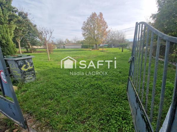 Terrain clos et plat 1286 m², compteur eau mais pas électrique