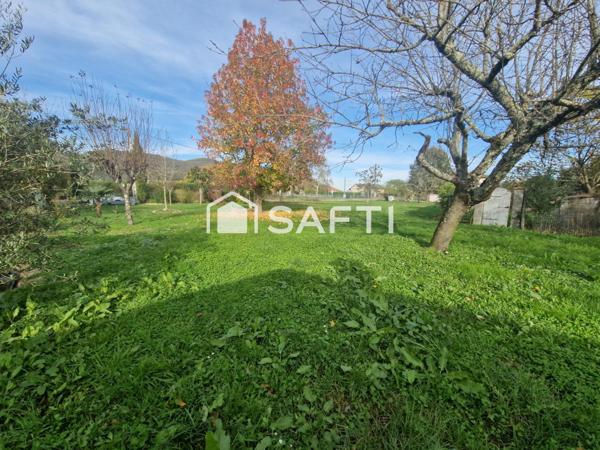 Terrain clos et plat 1286 m², compteur eau mais pas électrique