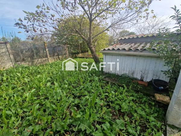 Terrain clos et plat 1286 m², compteur eau mais pas électrique