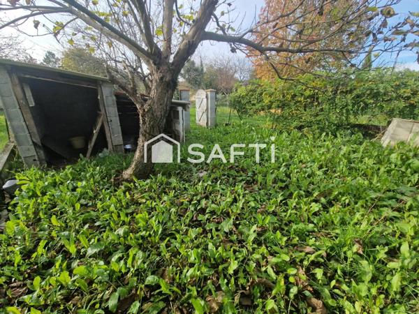 Terrain clos et plat 1286 m², compteur eau mais pas électrique