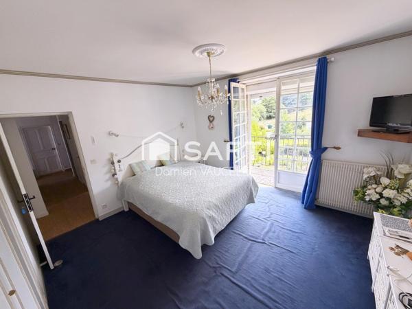 Belle maison de ville en pierre – 6 pièces avec jardin clos et arboré de 858 m².