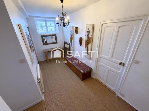 Belle maison de ville en pierre – 6 pièces avec jardin clos et arboré de 858 m².