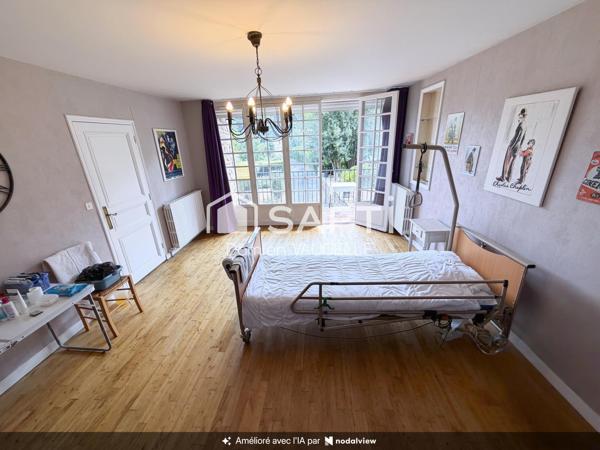 Belle maison de ville en pierre – 6 pièces avec jardin clos et arboré de 858 m².