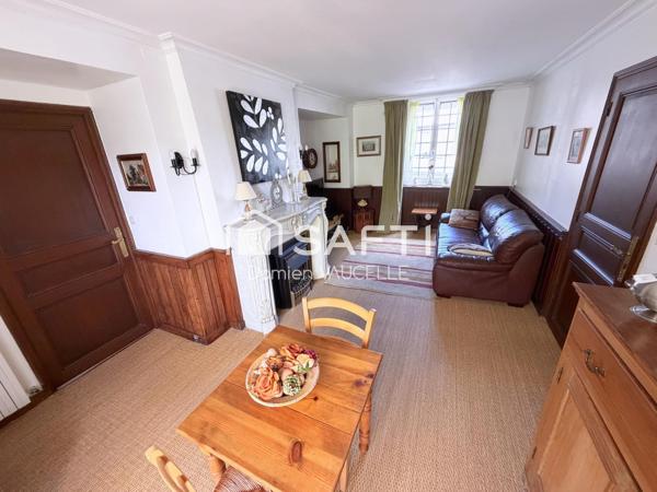 Belle maison de ville en pierre – 6 pièces avec jardin clos et arboré de 858 m².