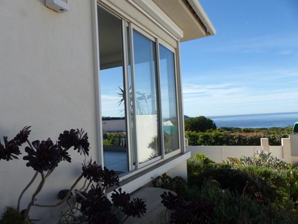 Charmante villa de 137 m² de plain pied Agosta Plage belle vue mer. Albitreccia (20128)