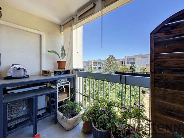 Appartement rénové T4 dernier étage avec loggia balcon et cave Gardanne