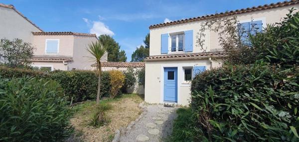 Petite villa R+1 dans une résidence sécurisée avec piscine