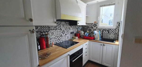 Petite villa R+1 dans une résidence sécurisée avec piscine