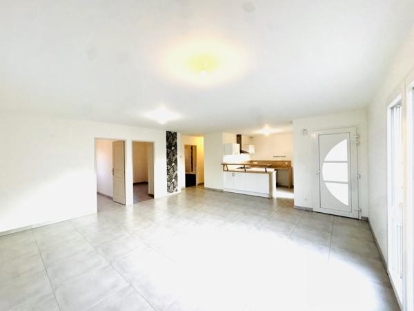 Maison BBC T5 de plain-pied 102 m²- Terrasse et garage - BEURE