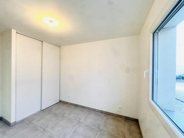 Maison BBC T5 de plain-pied 102 m²- Terrasse et garage - BEURE