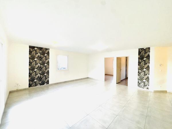 Maison BBC T5 de plain-pied 102 m²- Terrasse et garage - BEURE