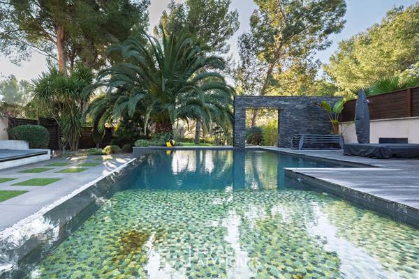 Villa contemporaine au cœur d’un écrin de verdure et de sérénité