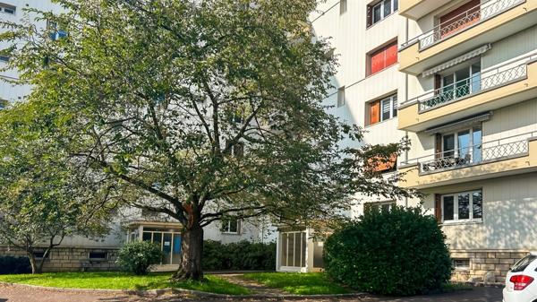 Coup de cœur de l'agence. Appartement soigné à deux pas de la gare et du centre ville de Besançon.