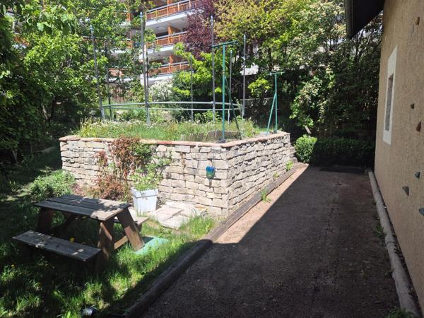 Maison à vendre 10 pièces  (05)