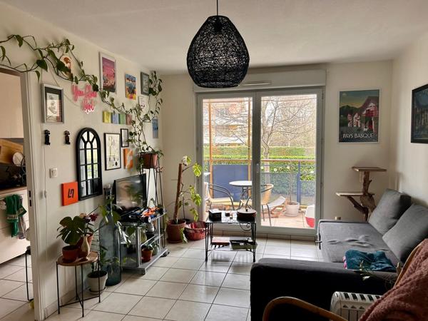 Appartement t2 terrasse et parking