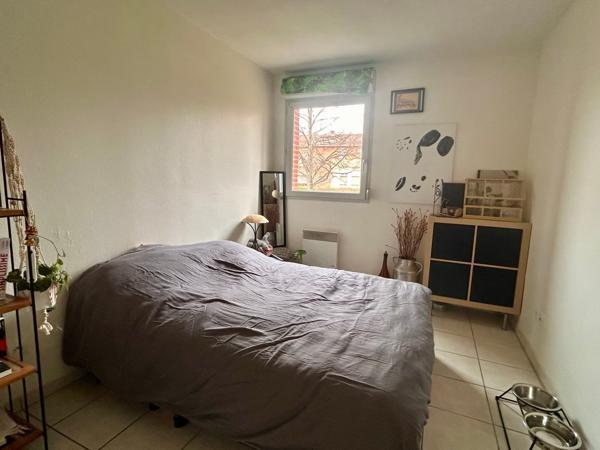 Appartement t2 terrasse et parking