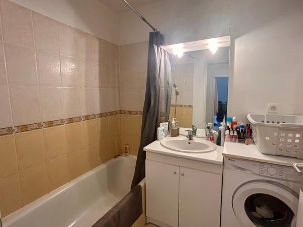 Appartement t2 terrasse et parking